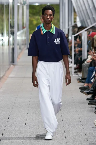 Look 50
